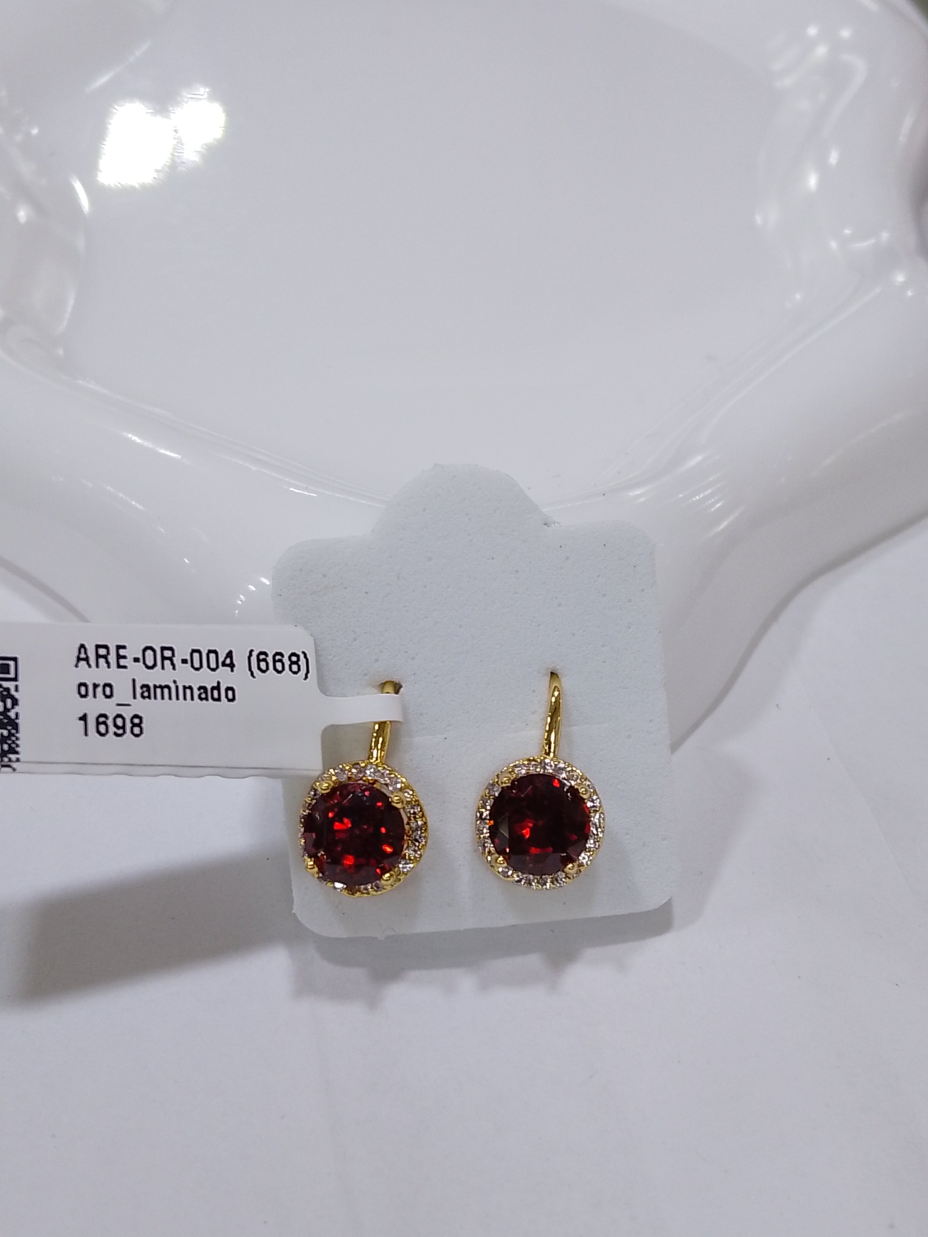 Arete Piedra granate circonea al rededor  oro laminado