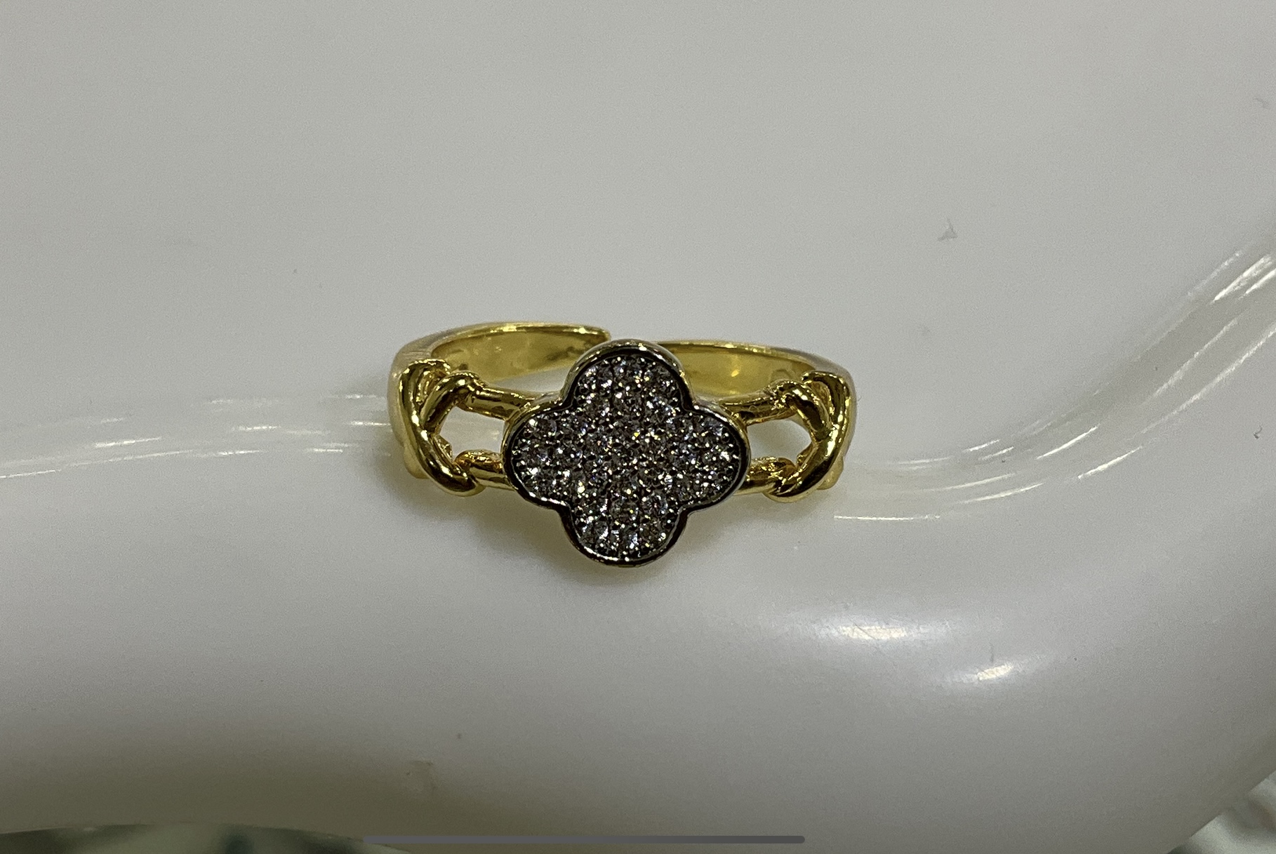 Anillo Vancleef Zirconia  oro laminado