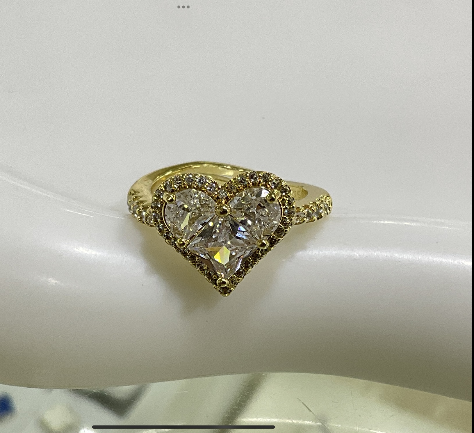 Anillo Corazón Zirconia blanca  oro laminado